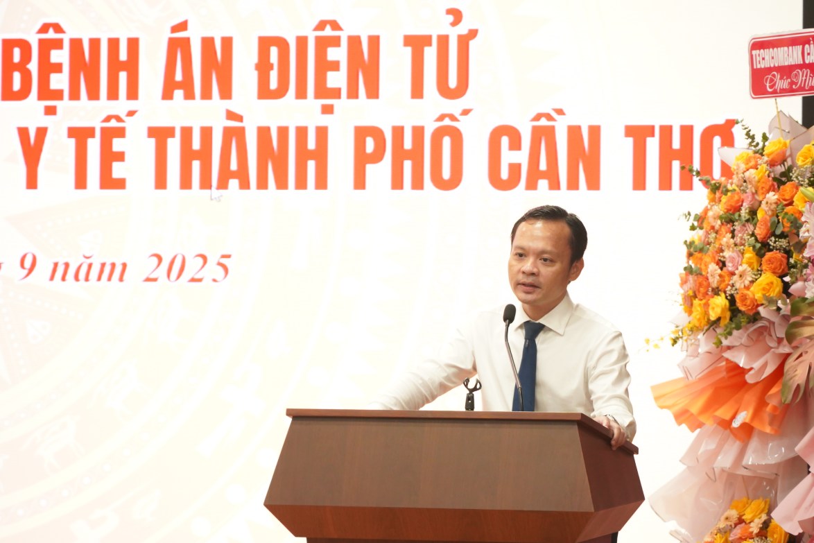 Ong Hoang Quoc Cuong - Giam doc So Y te thanh pho Can Tho phat bieu tai hoi nghi. Anh: Ta Quang