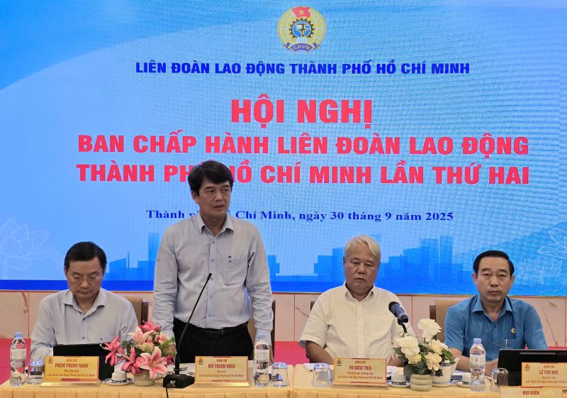 Mr. Bui Thanh Nhan - Chairman of the Ho Chi Minh City Labor Federation - spoke at the conference. Photo: Nam Duong