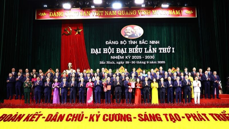 Launching the Executive Committee of the Bac Ninh Provincial Party Committee for the 2025-2030 term. Photo: Dang Giang