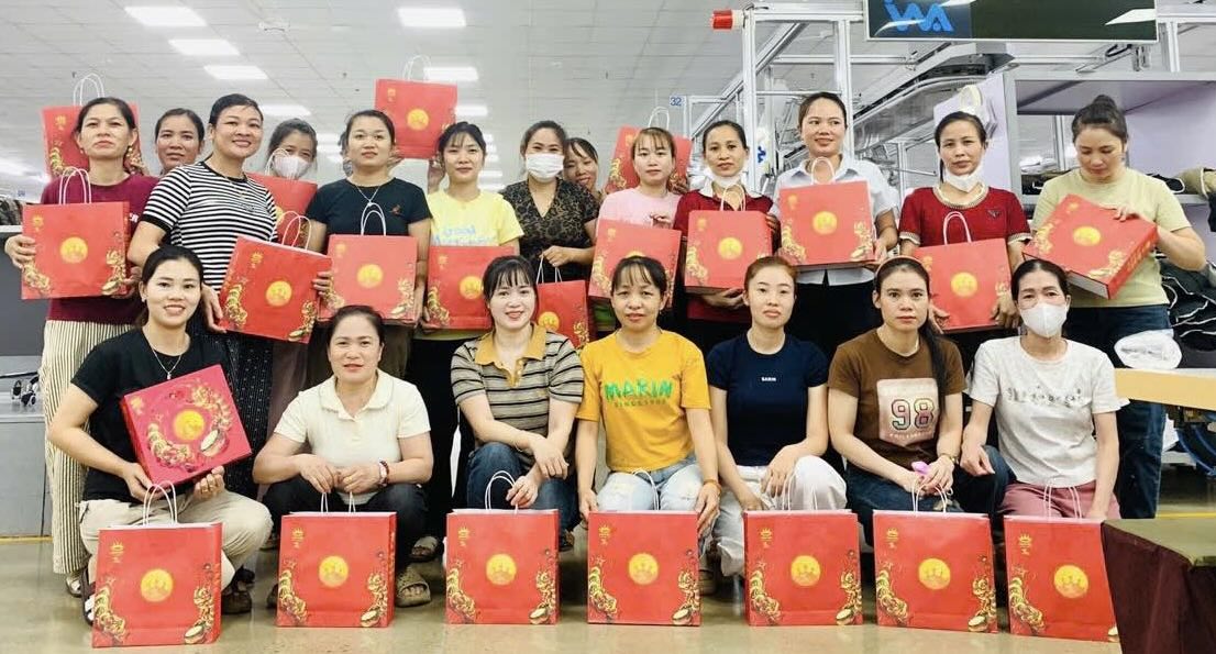 1,500 boxes of moon cakes to thank union members and workers. Photo: Nghe An Trade Union