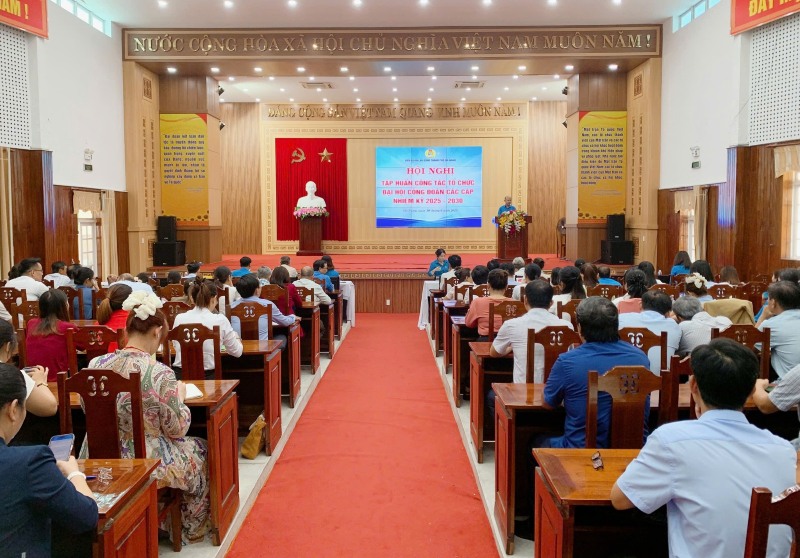 LDLD thanh pho Da Nang huong dan quy trinh dai hoi cong doan co so. Anh: DVCC