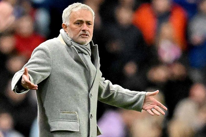 Jose Mourinho se prepara para volver a enfrentarse a su antiguo equipo el Chelsea. Foto: AFP