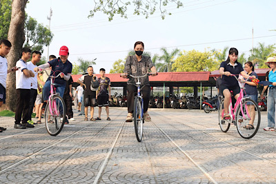 Workers enthusiastically responded to the slow cycling sport at the Sports Festival organized by the Trade Union. Photo: Thu Thuy