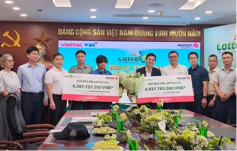 Ca hai khach hang deu lua chon cong khai danh tinh khi nhan thuong da khang dinh su minh bach va uy tin cua cac san pham Vietlott, dong thoi lan toa thong diep tich cuc ve su may man khi tham du nhung tro choi co thuong.