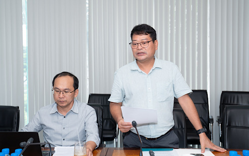 Mr. Tong Xuan Phong, Chairman of PVFCCo - Phu My Trade Union, discussed the plan to organize Congresses at all levels towards the 6th General Corporation Trade Union Congress, term 2025 - 2030 and the 8th Petrovietnam Trade Union Congress, term 2026 - 2031. Photo: CDN