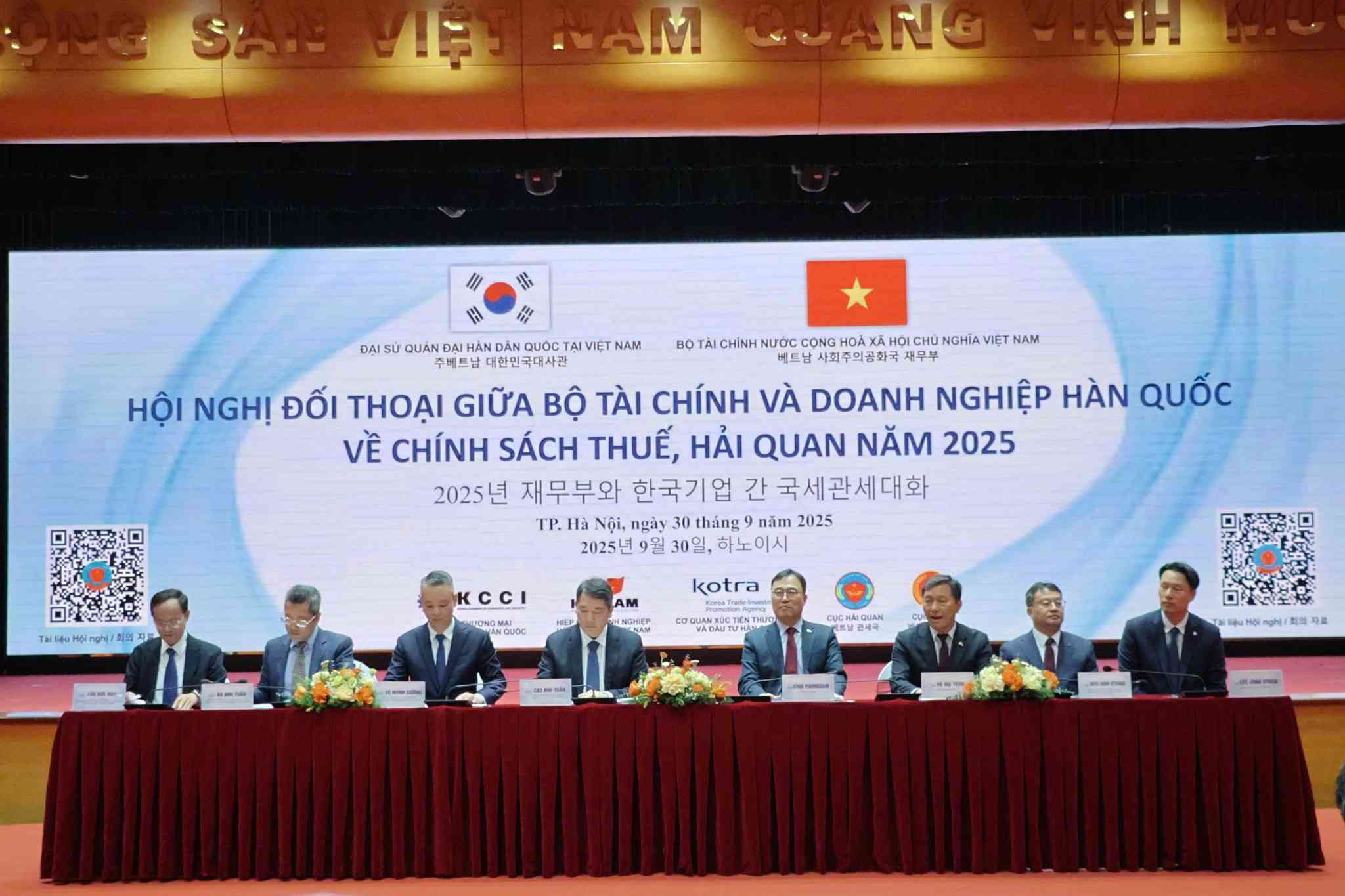Hoi nghi doi thoai giua Bo Tai chinh va doanh nghiep Han Quoc ve chinh sach thue va hai quan nam 2025. Anh: MOF