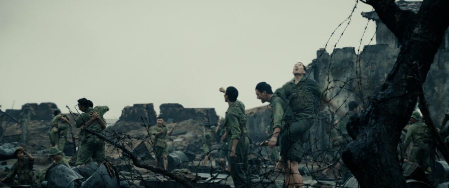 Scene from the movie Red Rain. The film creates a trend of "Vietnamese audiences going to watch Vietnamese films. Photo: Producer