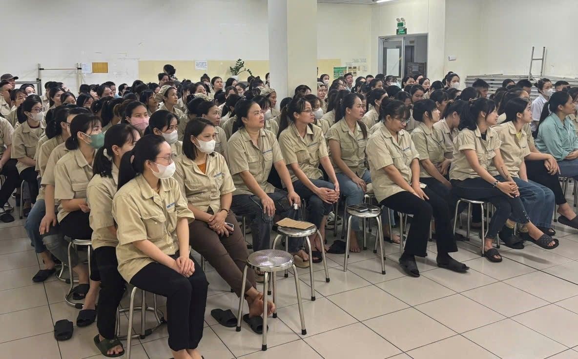 200人以上のKorg有限会社の労働者が宣伝集会に参加。写真:ハイフォン市警察