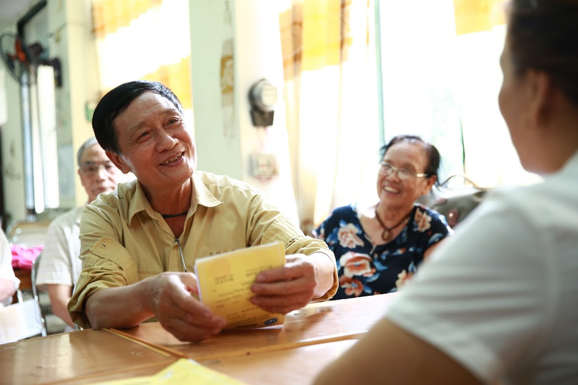 Vietnam prioritizes primary health care for the elderly. Photo: Hai Nguyen