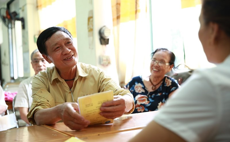 Vietnam prioritizes primary health care for the elderly. Photo: Hai Nguyen