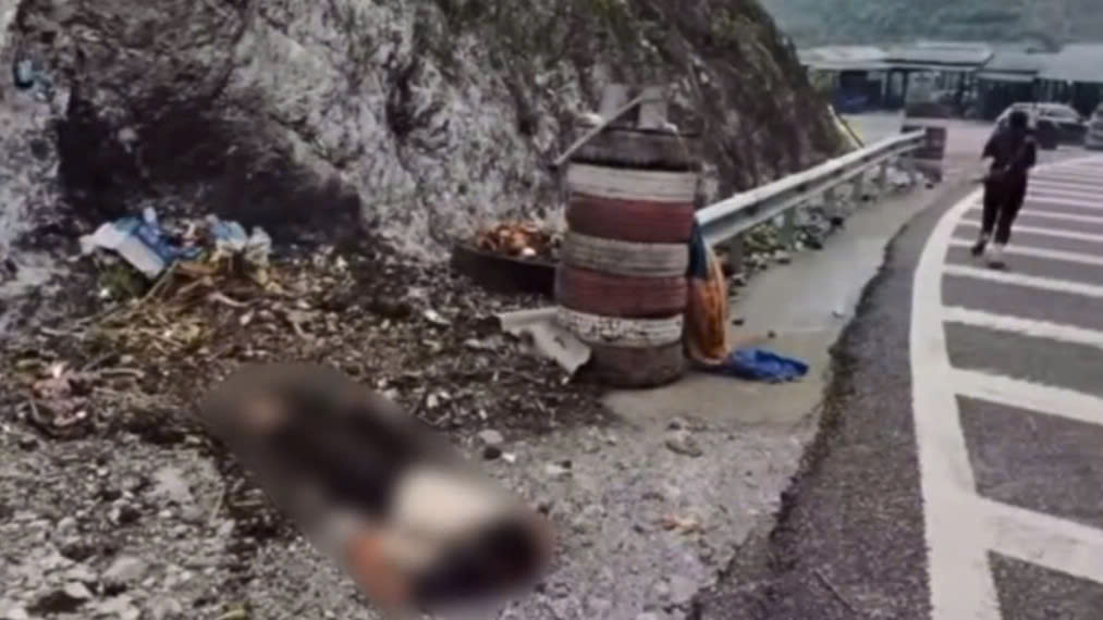 Da Trang峠で写真を撮る登山中に死亡した若者の現場。写真:住民提供