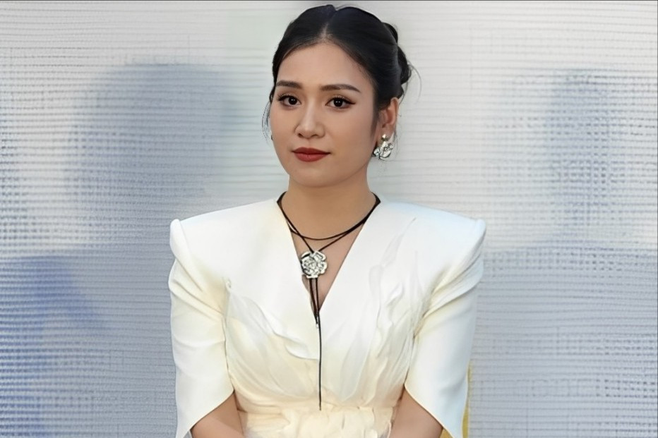 MC Thanh Mai. Anh: Nghe si cung cap