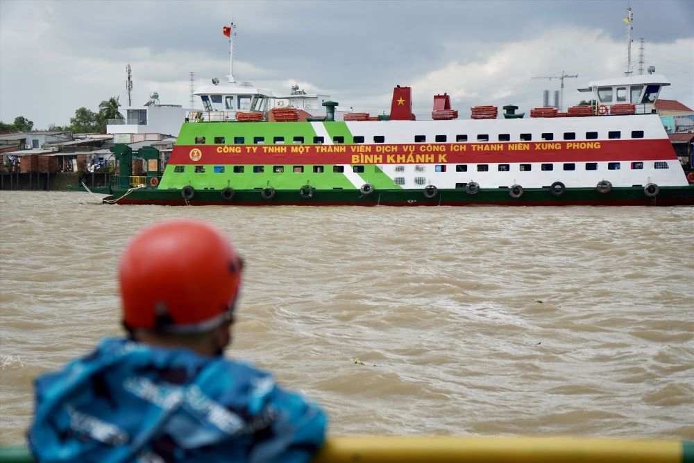 Binh Khanh ferry is currently the only means of transport connecting the central area of Ho Chi Minh City with Can Gio island district. Photo: Anh Tu