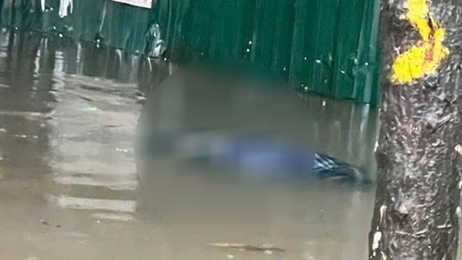 Thông tin ban đầu về nguyên nhân người đàn ông tử vong trong nước ngập ở Hà Nội