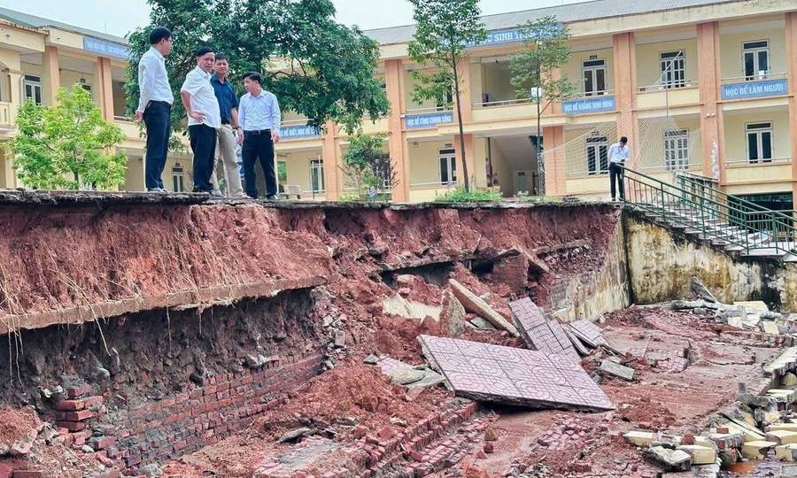 Hanoi declares a natural disaster emergency at locations of landslides that do not ensure safety in Ba Vi commune. Photo: Hanoi.gov