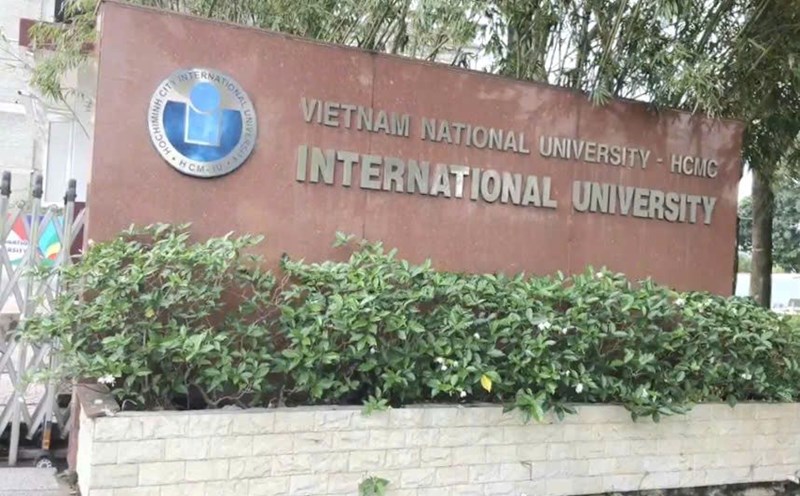The International University adjusted the tuition payment time after students reported. Photo: Chan Phuc