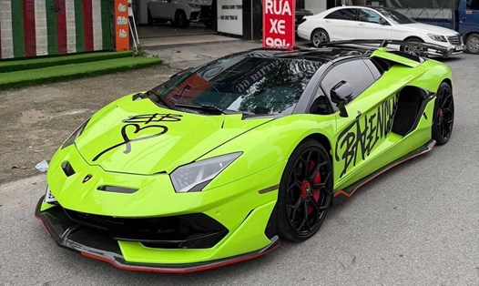 Lamborghini Aventador LP700-4 Roadster với gói độ SVJ xuất hiện trên đường phố Hà Nội. Ảnh: Đỗ Anh Lượng