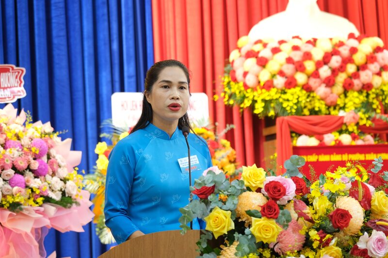 Ba H’Vi Eban - Tinh uy vien, Pho Chu tich Uy ban Mat tran To quoc Viet Nam tinh, Chu tich Hoi Lien hiep Phu nu tinh Lam Dong phat bieu chi dao dai hoi. Anh: Do Lam