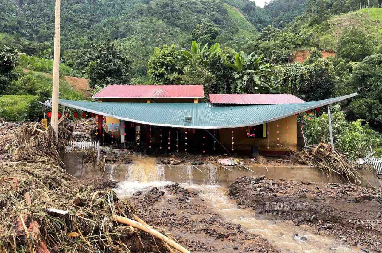 Khe Long 2 school was severely damaged by the flash flood on the afternoon of September 29. Photo: Bich Thao