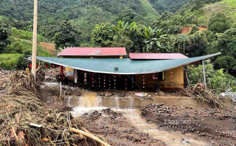 Khe Long 2 school was severely damaged by the flash flood on the afternoon of September 29. Photo: Bich Thao