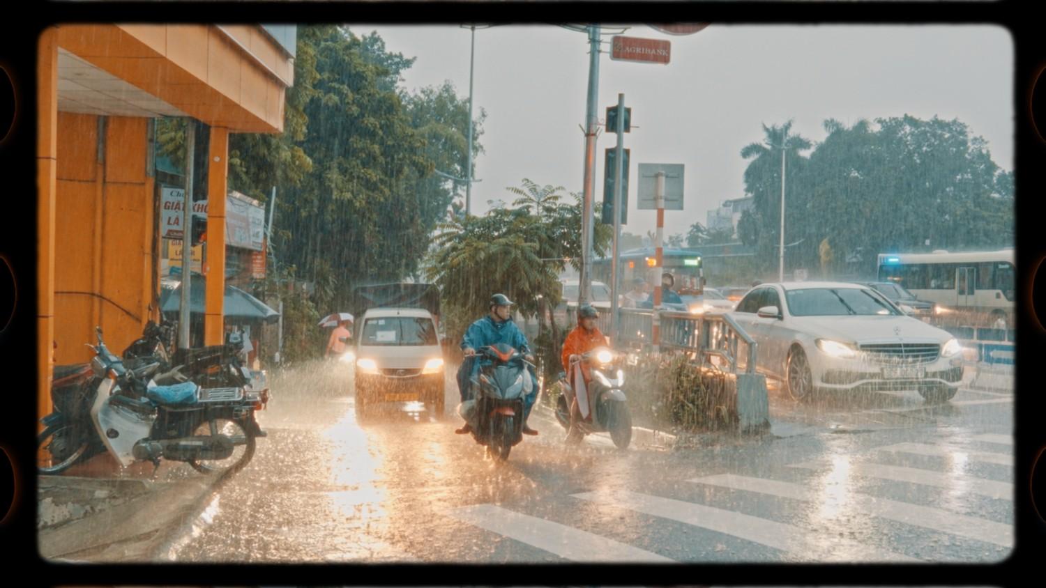Carl cho rang nguoi Ha Noi da quen voi canh mua lu. Anh: NVCC