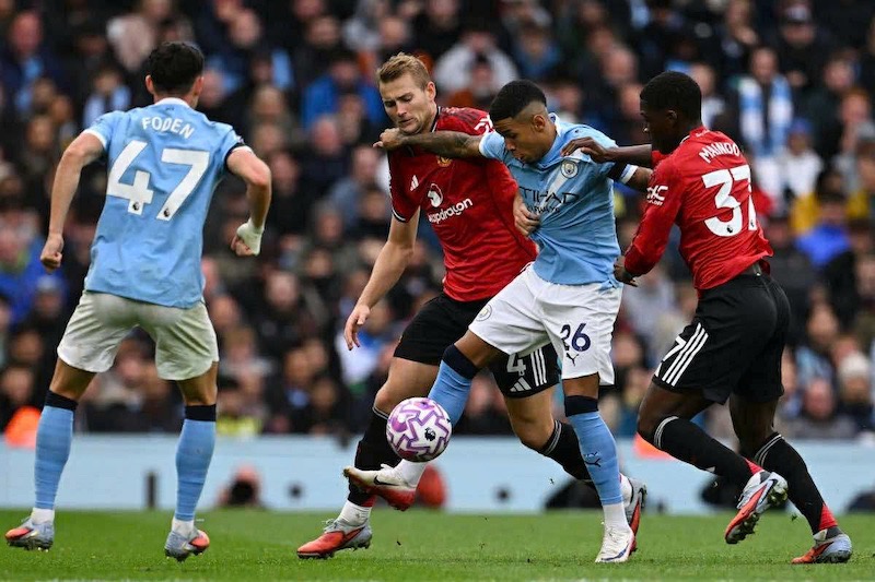 Un partido entre el Man United y el Man City en la Premier League. Los grandes partidos son de interes para los apostadores. Foto: AFP