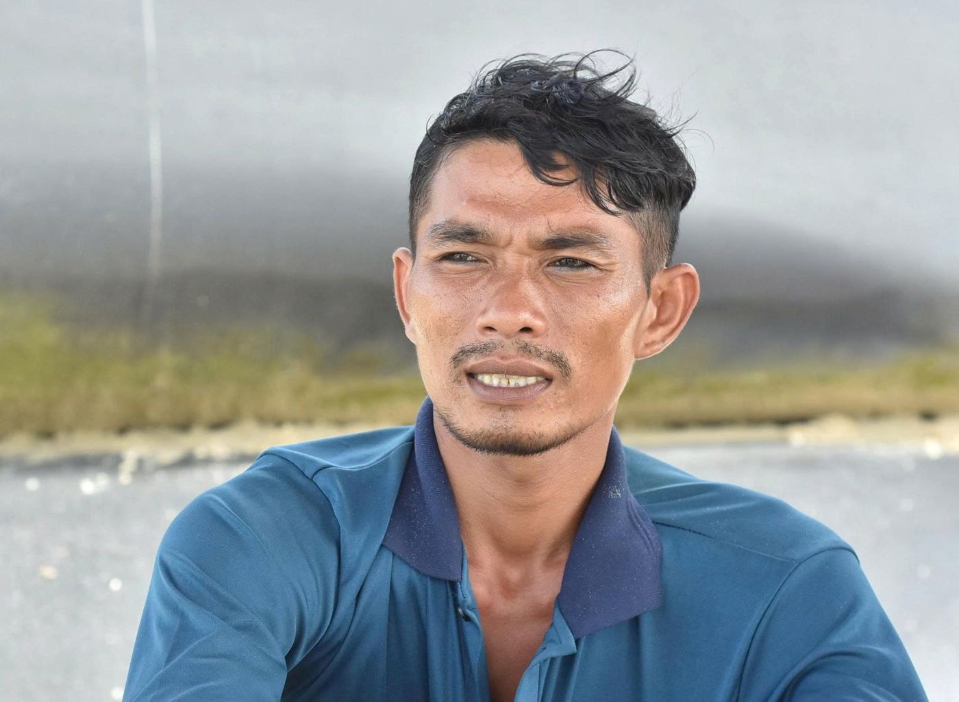 Ngu dan Nguyen Thanh Phong chung kien ban thuyen bi song cuon. Anh: Han Nguyen