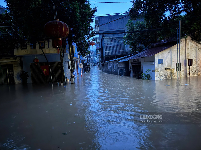 Nguoi dan da phai di chuyen do, dac, ke cao moi thu. Anh: Tan Van
