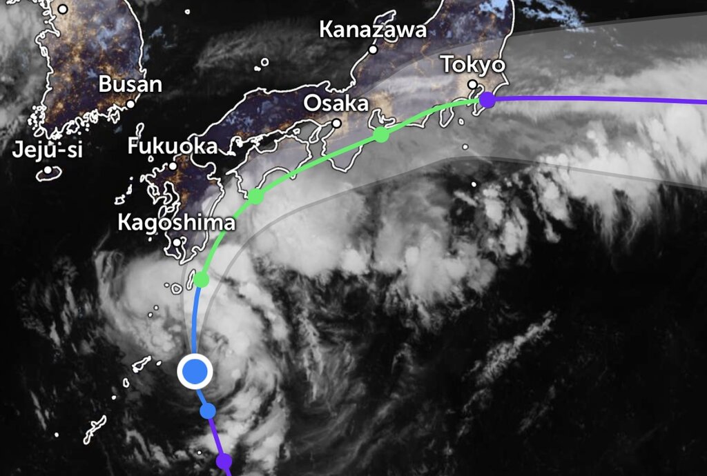 Pronostico del camino y la zona de influencia de la fuerte depresion tropical que se convertira en tormenta Peipah que azota Japon. Foto: NOAA