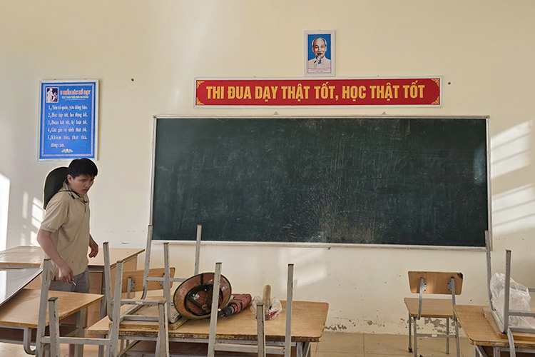 La escuela PTDTBT THCS Chieng So (comuna de Muong Luan provincia de Dien Bien) toma prestada la casa cultural la sede de la comuna decidida a dar la bienvenida al nuevo año escolar. Foto: Proporcionada por la escuela