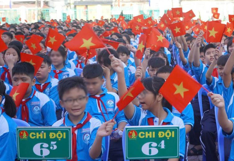 Los estudiantes de la escuela secundaria Binh Tri Dong B radiantes en el dia de la inauguracion del año escolar 2024-2025. Foto: Chan Phuc