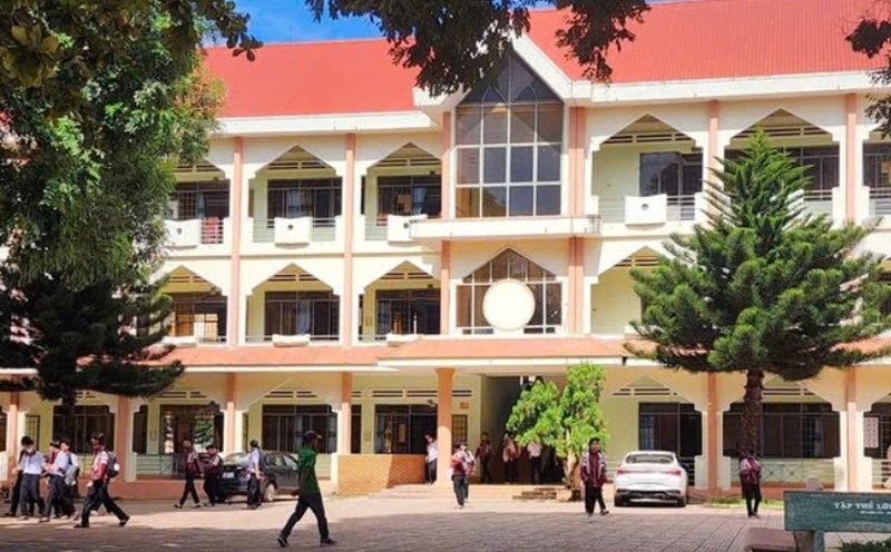 Cao Ba Quat High School (Dak Lak province) - where Ms. Hue is working and was disciplined with a warning. Photo: Bao Trung
