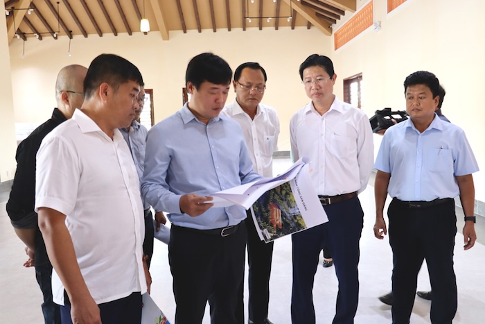 Lanh dao tinh kiem tra tai Du an Khu luu niem Chi bo An Nam Cong san Dang. Anh: Cong thong tin dien tu Dong Thap.