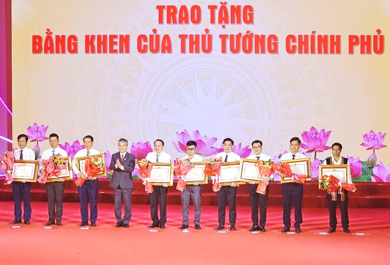 Da Nang honors typical advanced collectives and individuals in the patriotic emulation movement in the period of 2020 - 2025. Photo: Nguyen Hoang