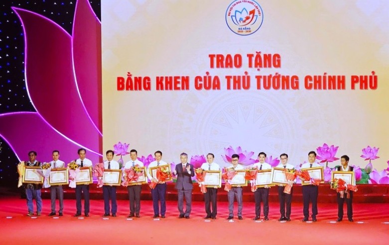 Da Nang ton vinh cac tap the, ca nhan dien hinh tien tien trong phong trao thi dua yeu nuoc giai doan 2020 - 2025. Anh: Nguyen Hoang