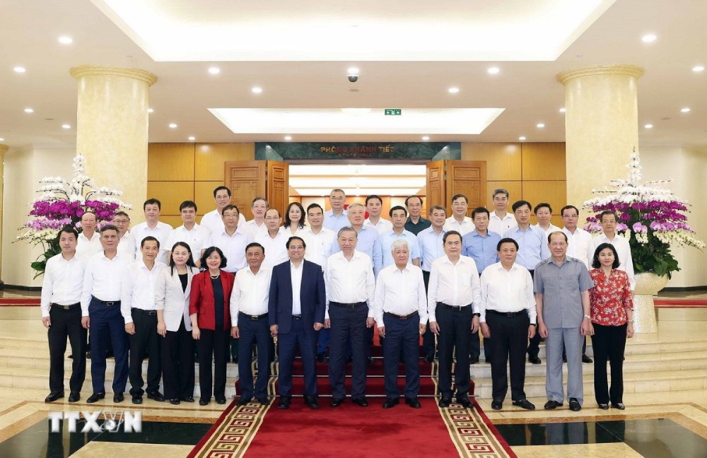 Tong Bi thu To Lam, cac dong chi trong Bo Chinh tri voi Ban Thuong vu Dang uy Mat tran To quoc Viet Nam, cac doan the Trung uong. Anh: Thong Nhat/TTXVN