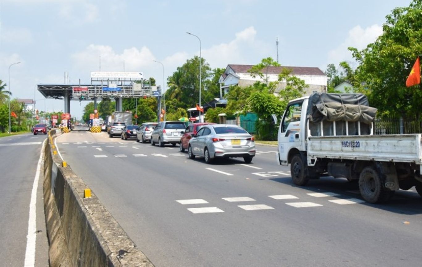 Sur la route nationale 1A de la province de Soc Trang (ancien) au centre de la ville de Can, il y a 2 stations de peage de bot. Photo: Thanh Nhan