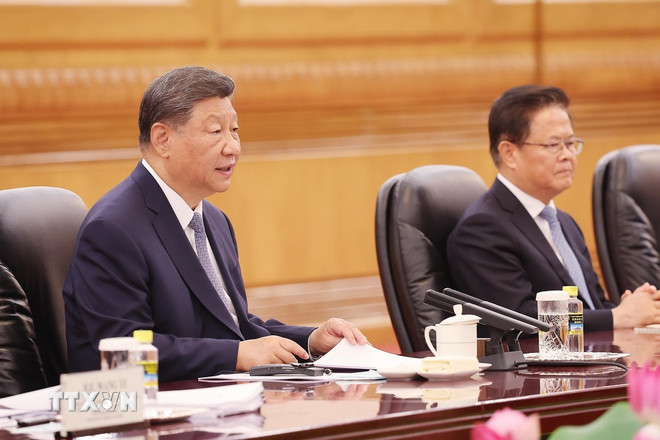 General Secretary and President of China Xi Jinping suggested that Vietnam and China soon hold the first meeting of the Joint Committee for Railway Cooperation. Photo: VNA