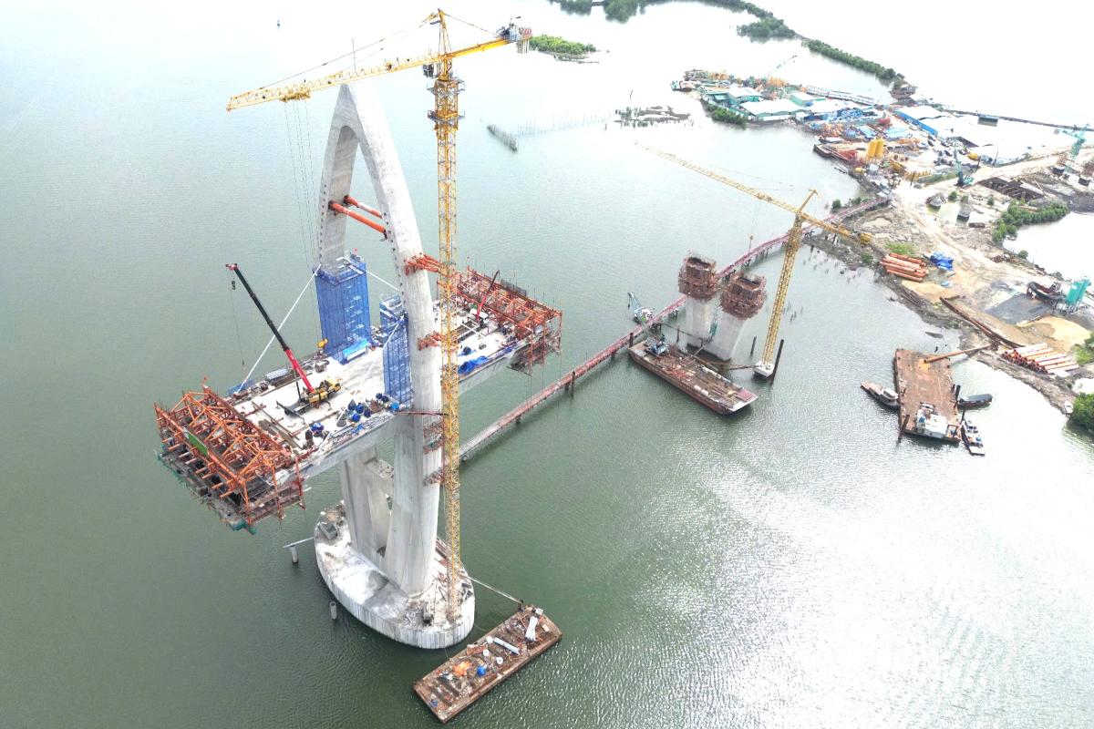 Phuoc An Bridge project completes the first cable-stayed stretch at pier T38. Photo: Thanh An