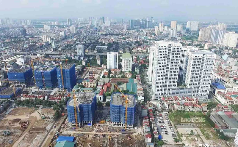 Traffic infrastructure in Hanoi is not yet up to date with the density and speed of construction. Photo: Nguyen Tung