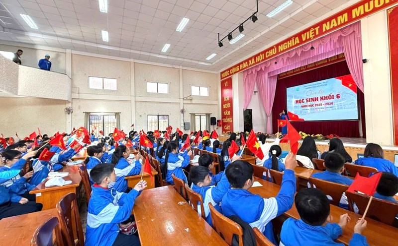 In the 2025-2026 school year, more than 1,000 students from the old provinces of Dak Nong and Binh Thuan will move to the center of the new province (Lam Dong) to study. Photo: Nguyen Du Secondary School