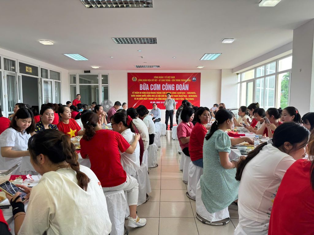 Dîner syndical au Syndicat de base de l'Institut central de maladies infectieuses et d'insectes. Photo fournie par CDCS