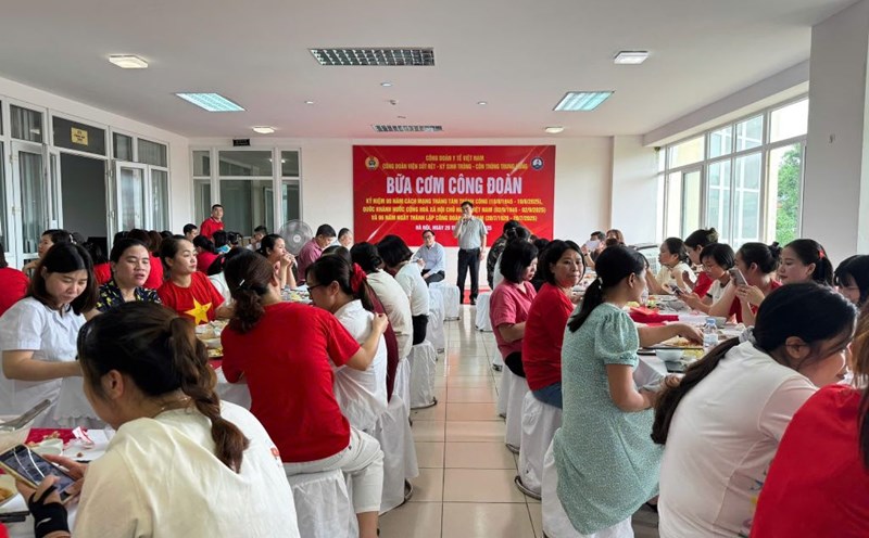 Union meal at the Central Institute of Malaria - Parasitology - insectry. Photo: Provided by the Trade Union