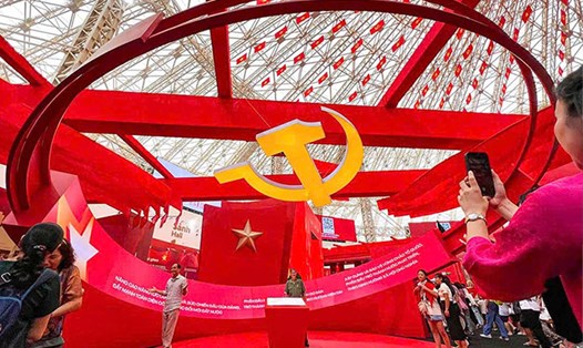 Triển lãm Thành tựu Đất nước, nơi cựu binh tìm thấy ký ức hào hùng và niềm tự hào dân tộc