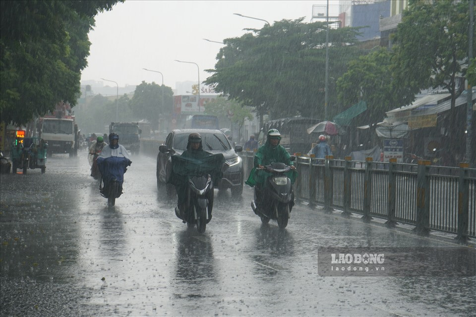 Previsions meteorologiques du Sud avec des averses et des orages eparses dans la soiree et le soir du 5 septembre. Photo : Thanh Thanh