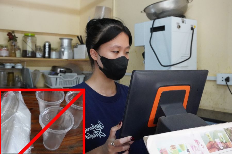 Hanoi to ban plastic at once in Ring Road 1, people struggle to find an alternative
