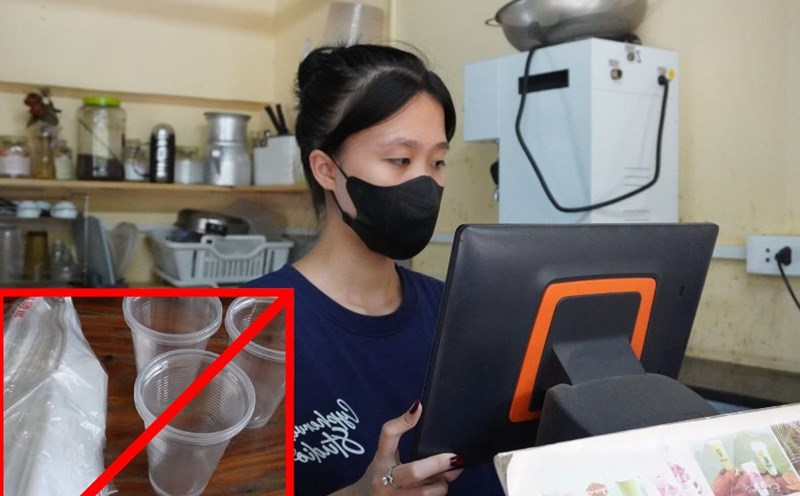 Hanoi to ban plastic at once in Ring Road 1, people struggle to find an alternative