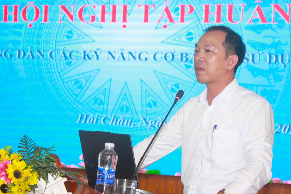 Ong Nguyen Dinh Trung - Chu tich Cong doan phuong Hai Chau phat bieu tai buoi tap huan. Anh: Tran Thi