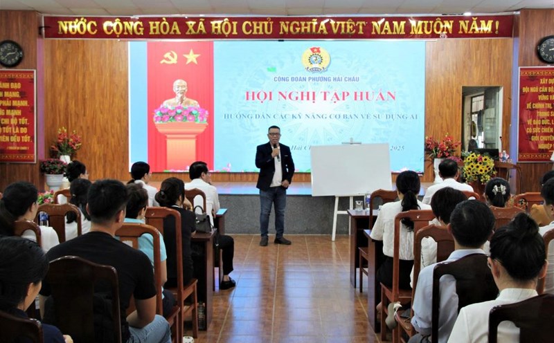 Da Nang trains more than 100 grassroots union officials on AI. Photo: Tran Thi