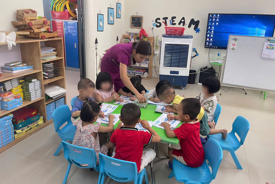 Teachers will have significantly improved income Photo: Thanh Hang